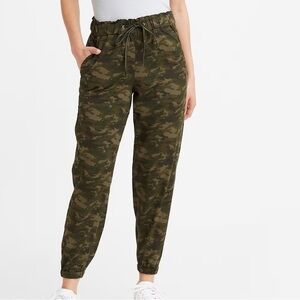 Levi’s | Cotton Camo Joggers